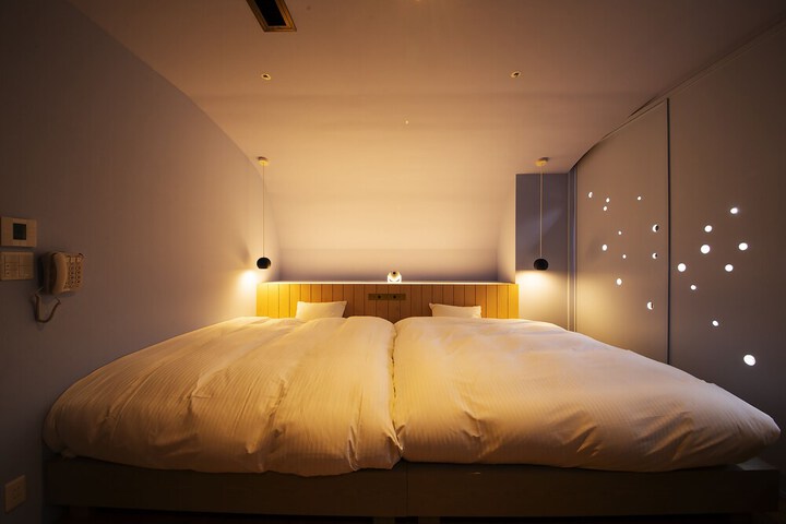 Room 18 of 144