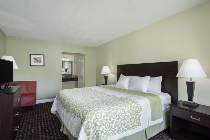 1 King Bed (9 of 12)