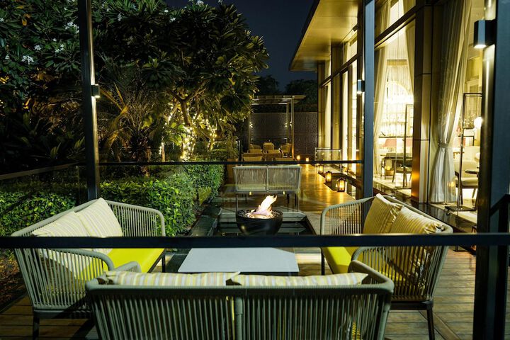Lounge 63 of 85
