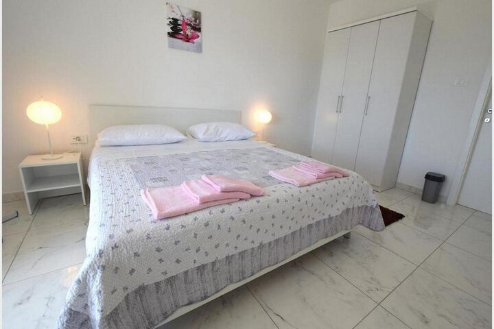 Room 3 of 25