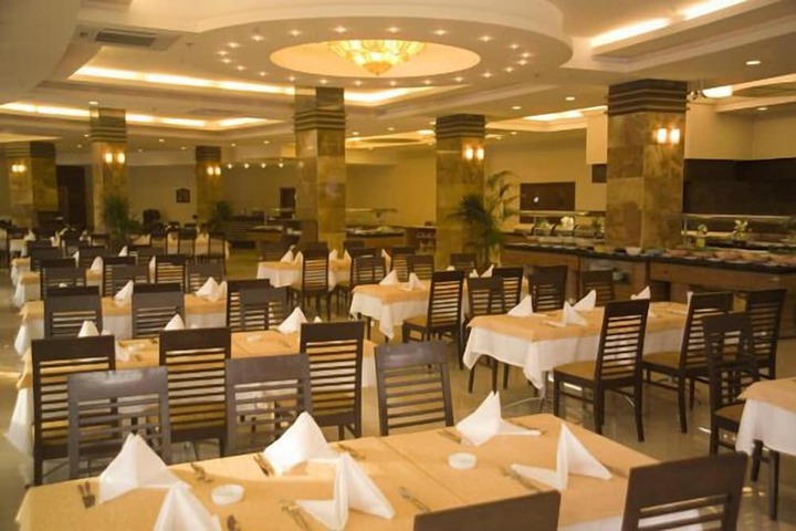 Dining 34 of 43