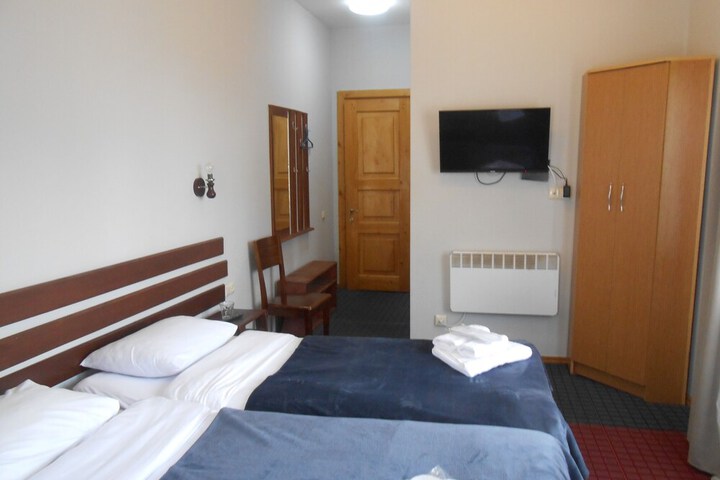 Room 6 of 33