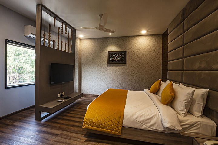 Room 11 of 19