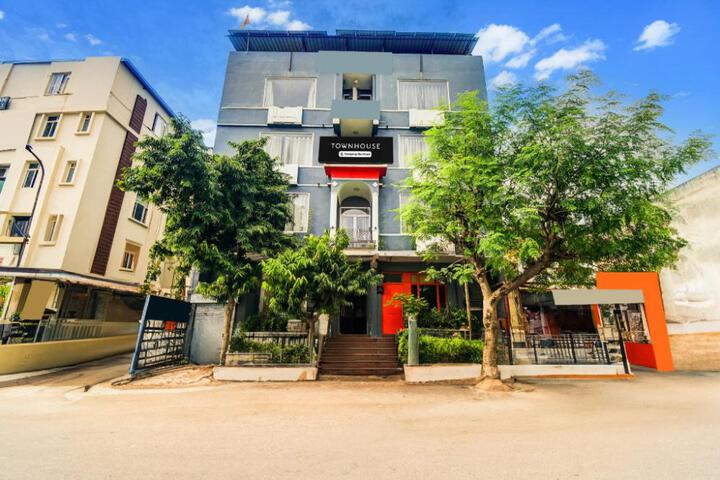 Townhouse Tonk Road Near Gandhi Nagar Railway Station