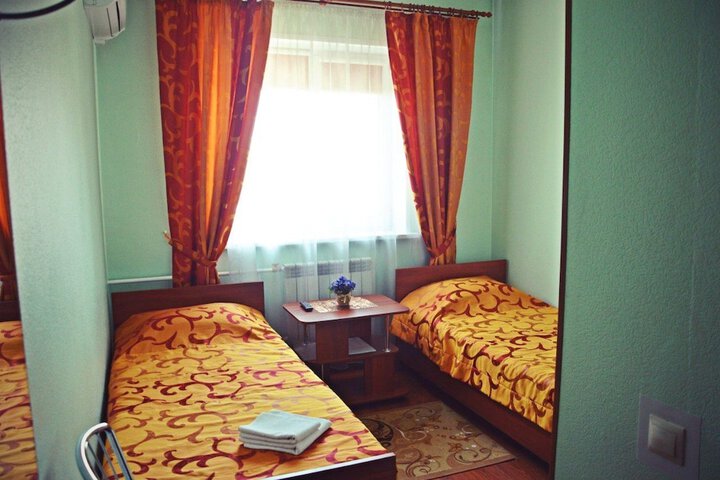 Room 8 of 27