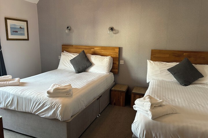 Room 37 of 142