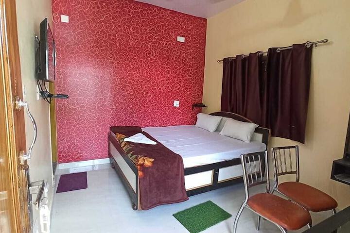 Room 4 of 18