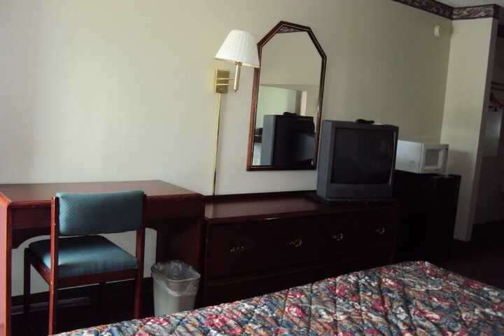 Room 5 of 14