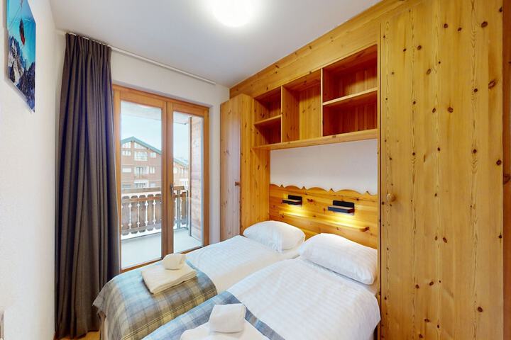 Room 4 of 30