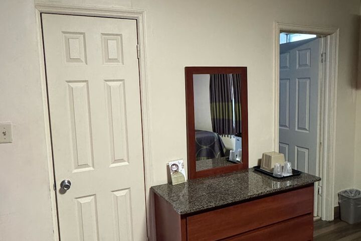 Standard Room, King or Two Doubles (1 of 14)