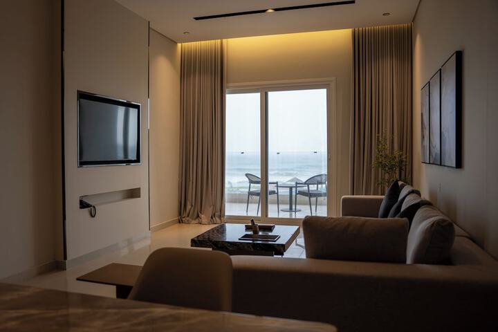 Room 5 of 12