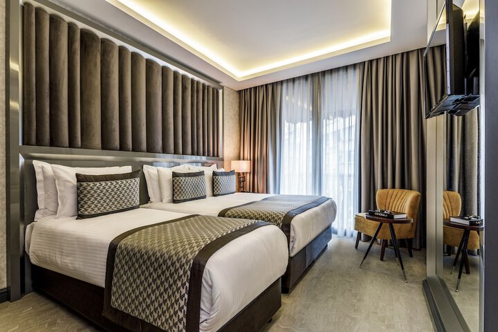 Room 34 of 107