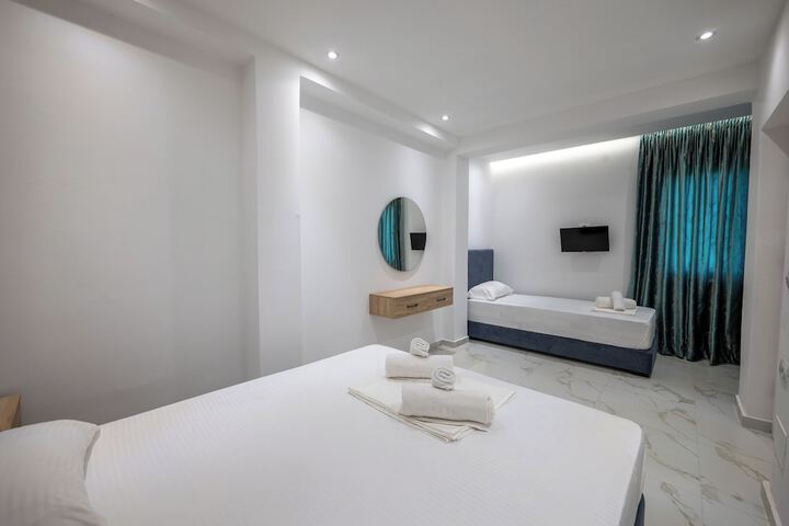 Room 32 of 82