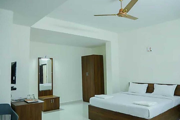 Room 7 of 25