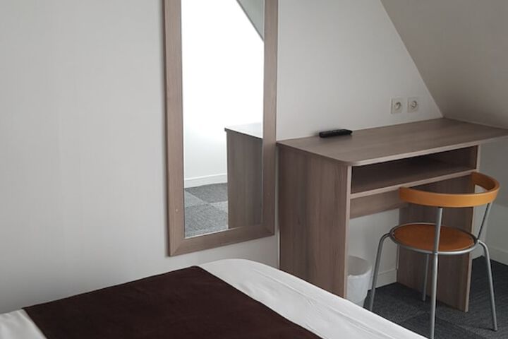 Room 17 of 37