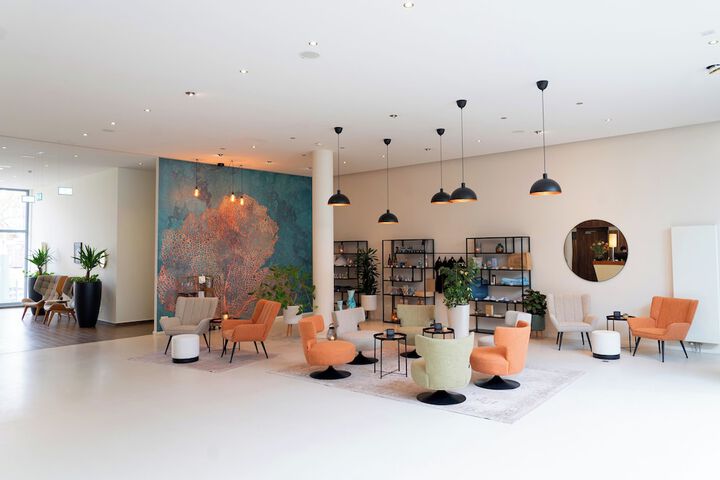 Entrance & Lobby