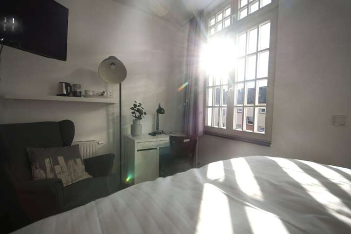 Room 2 of 63