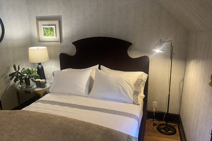 Room 28 of 72