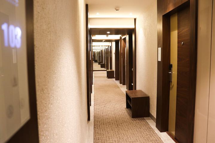 Room 17 of 27