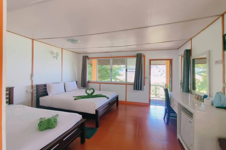 Room 44 of 148