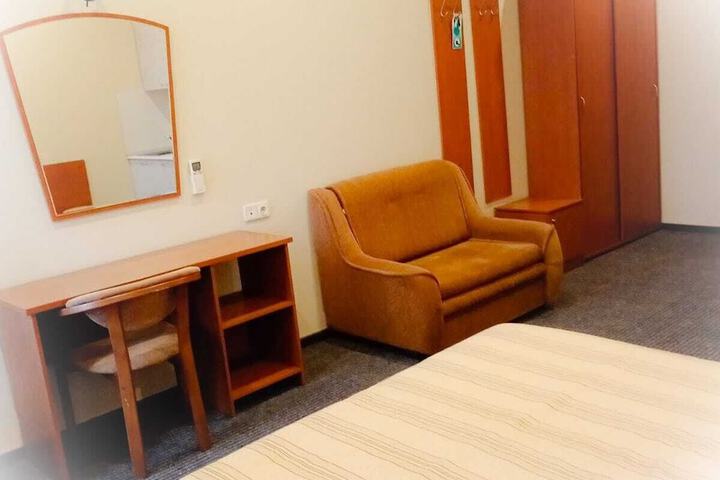 Room 17 of 39