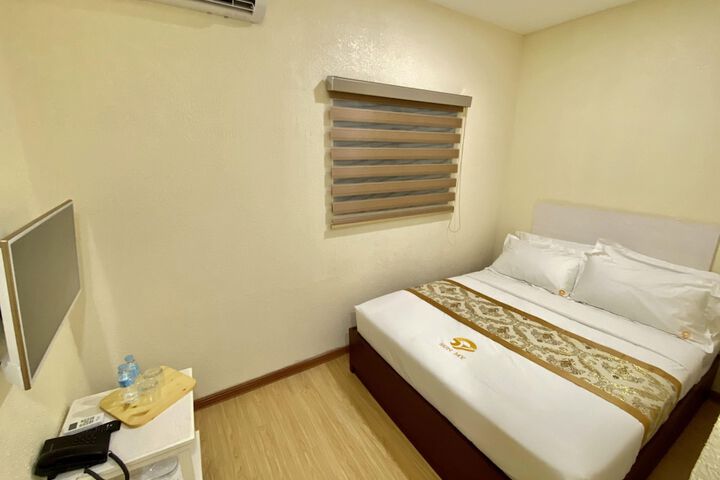 Room 7 of 19