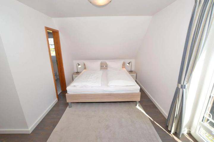 Room 3 of 9