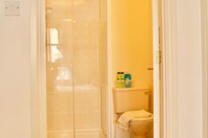 Room 2 of 18