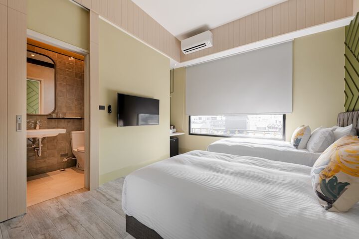 Room 4 of 37