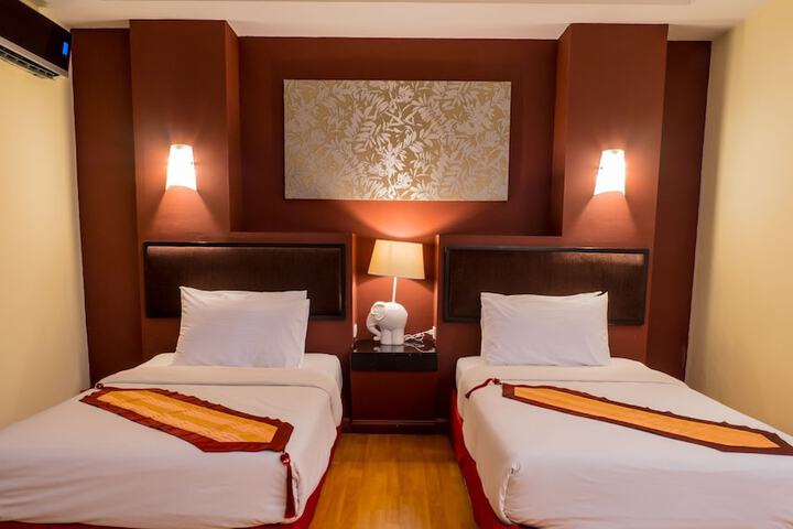 Room 9 of 26