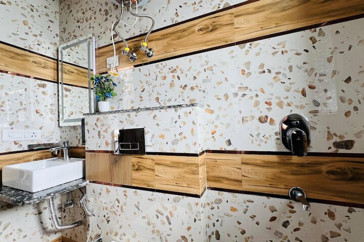 Room 13 of 16
