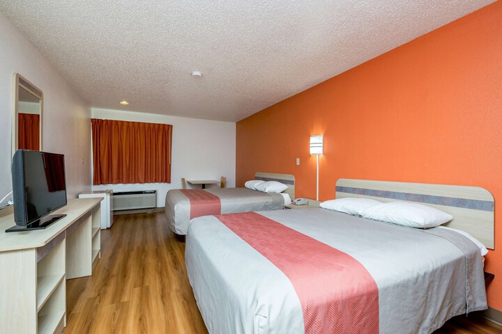 2 Queen Beds (3 of 13)