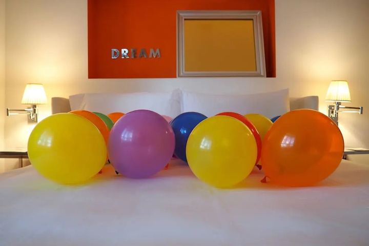 Room 3 of 28