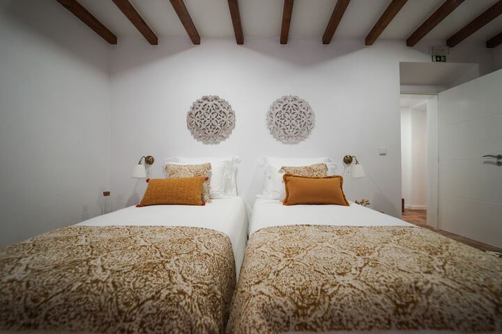 Room 8 of 48