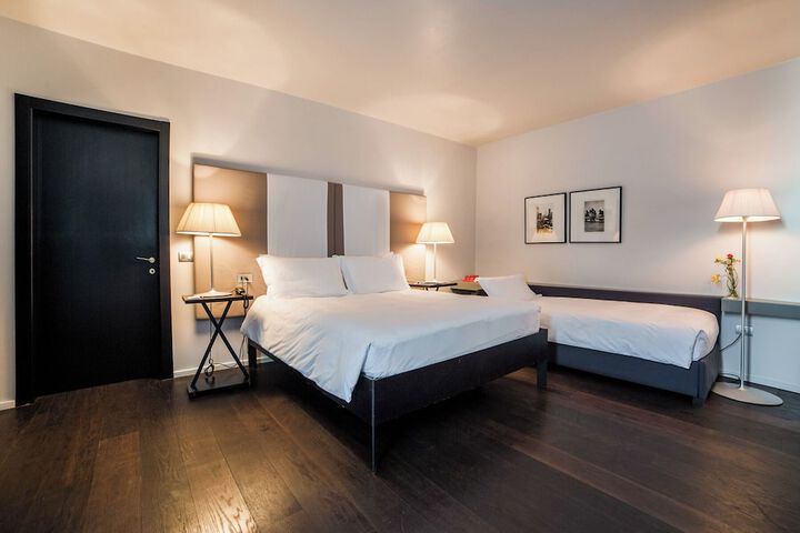 Room 16 of 60