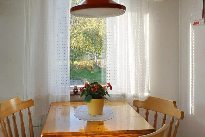 Room 4 of 12