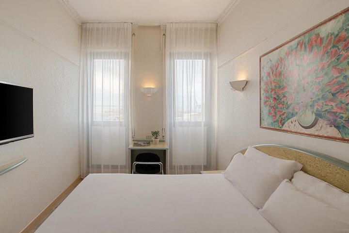 Room 15 of 35