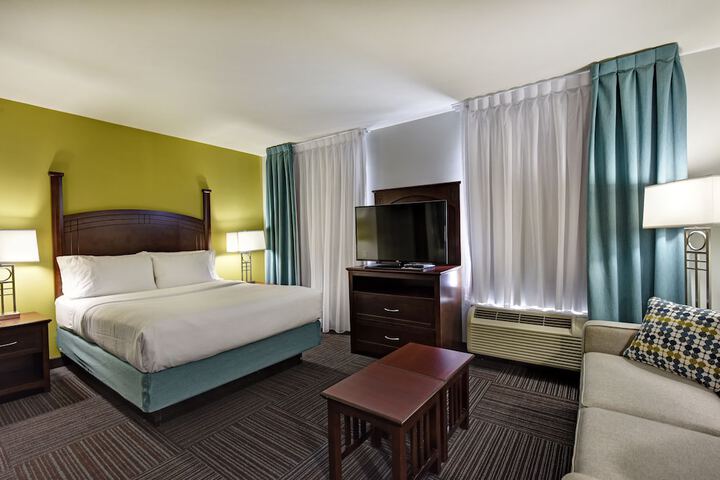 1 Queen Bed Studio Suite Studio Full Kitchen (4 of 14)