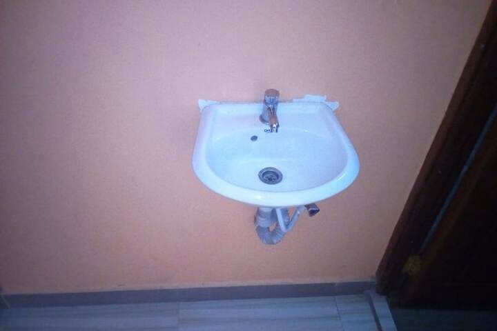 Room 6 of 14