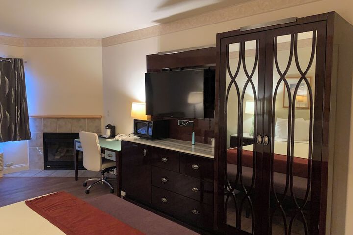Room 6 of 80