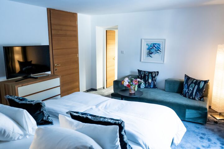 Room 9 of 34