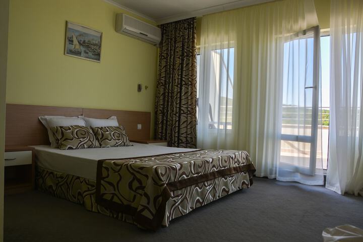 Room 6 of 52