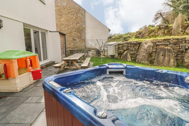 Pool 14 of 25