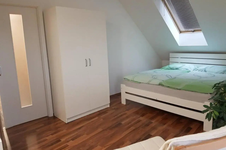 Room 4 of 12