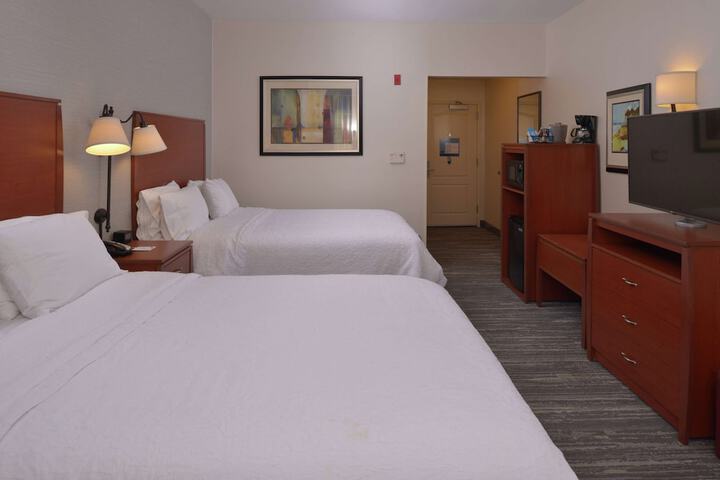 2 Queen Beds (5 of 5)