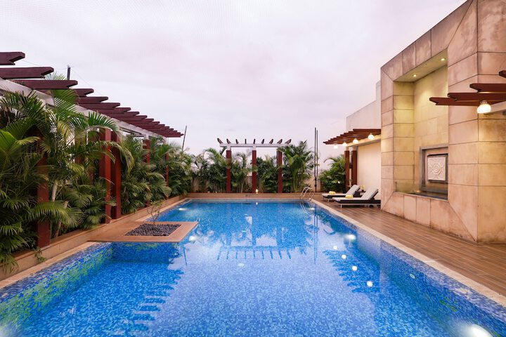 Hotel Pool