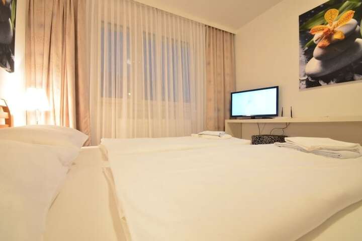 Room 3 of 19