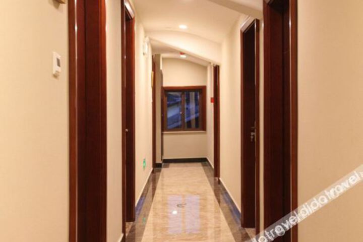 Hotel Interior 8 of 18