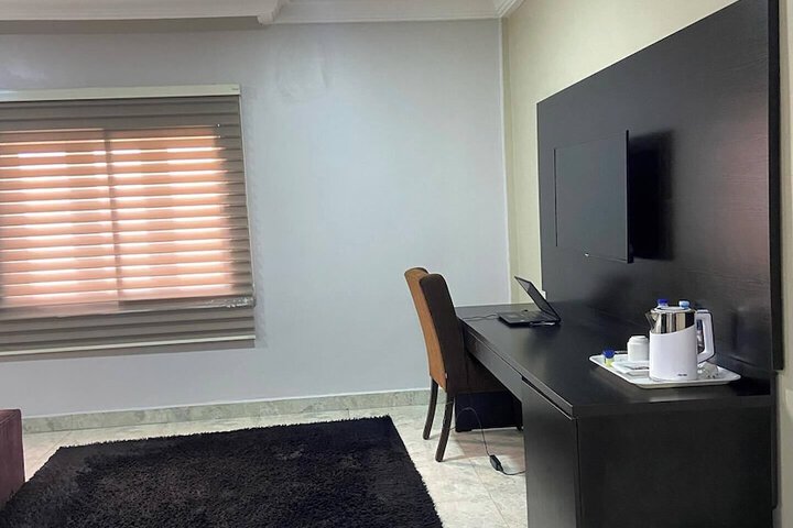 Room 8 of 39