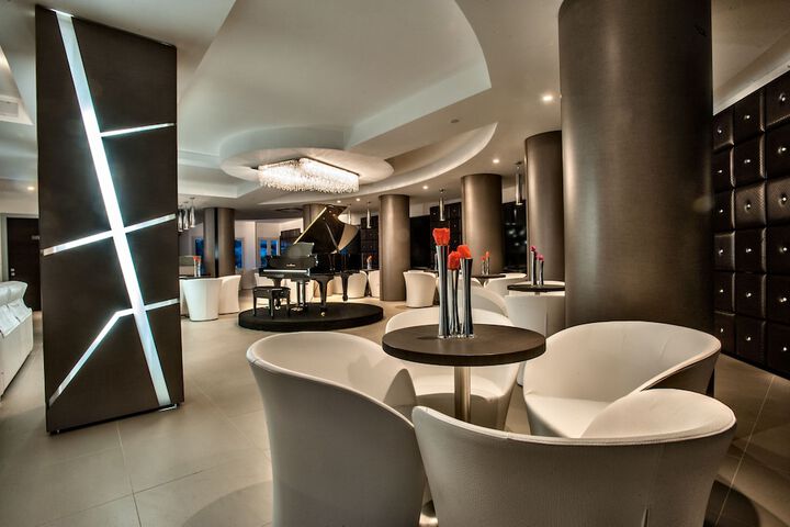 Hotel Interior 6 of 131